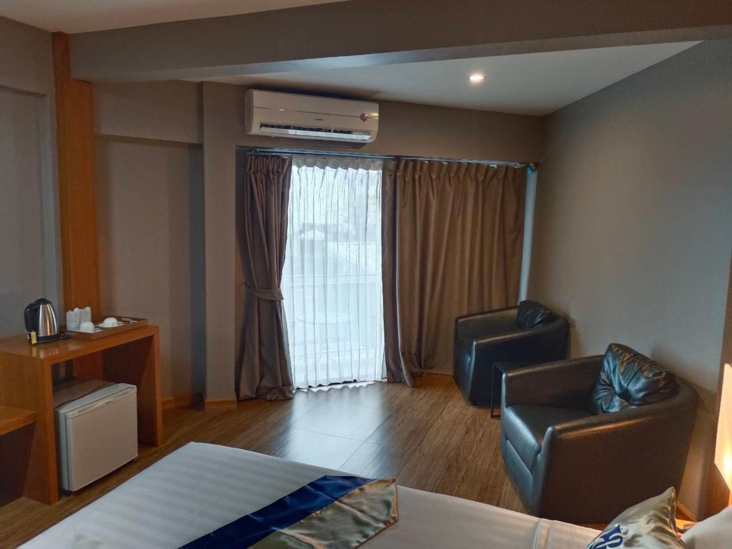 Buritel Hotel Buri Ram Quarto foto